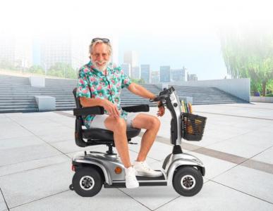 Leo scooter foto estate Leo scooter foto estate
