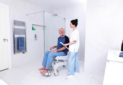 Sedie per la doccia manovrabili dall'accompagnatore