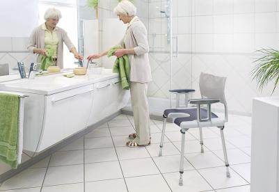 Sedie per la doccia fisse o pieghevoli Sedie per la doccia fisse o pieghevoli