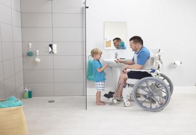 Sedie per la doccia ad autospinta