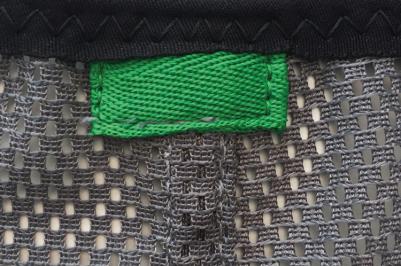 Etichetta verde sul fondo dell'imbracatura