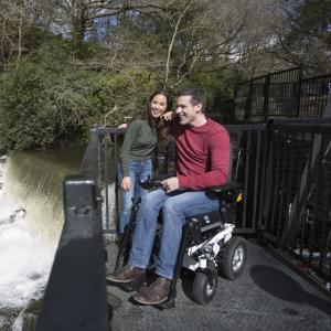 INVACARE-KITE-LIFESTYLEIMAGE-OUTDOOR-INDOOR-POWERCHAIR INVACARE-KITE-LIFESTYLEIMAGE-OUTDOOR-INDOOR-POWERCHAIR